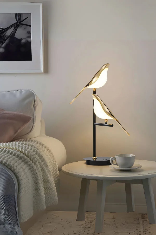 Strahlende goldene Tauben